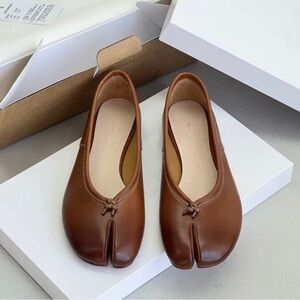 Maison Martin Margiela Women's Tan Tabi Loafers